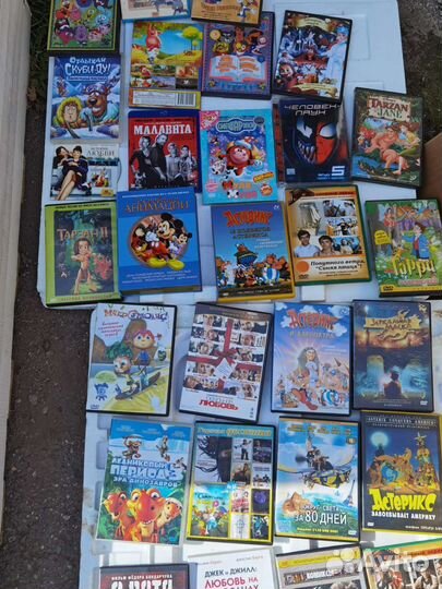 Компакт диски музыка, фильмы, мультфильмы