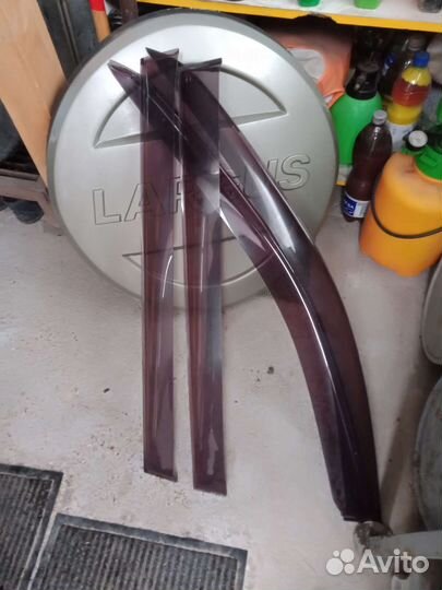 Ветровички на Ларгус