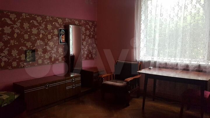 Комната 20 м² в 4-к., 1/2 эт.