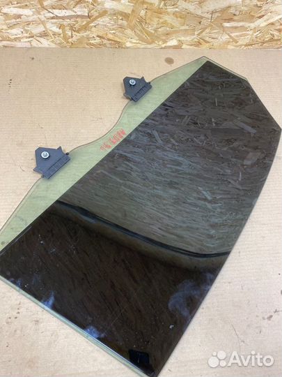 Стекло двери заднее левое Audi A8 D3 BVJ 2006