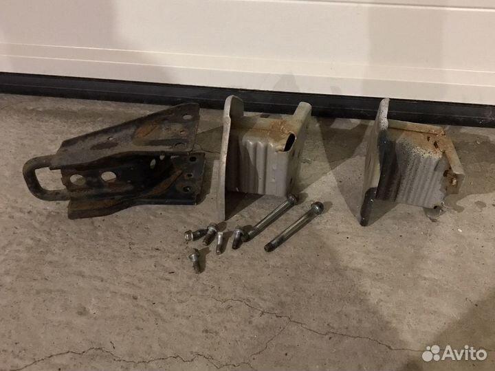 Кронштейн усилителя заднего бампера Mitsubishi Out