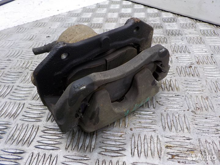 Суппорт тормозной передний правый Suzuki Grand Vit