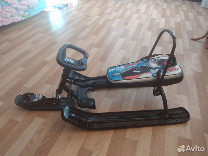 Детский снегокат со спинкой