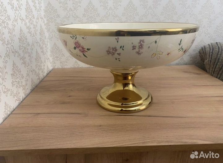 Ваза для фруктов на ножке