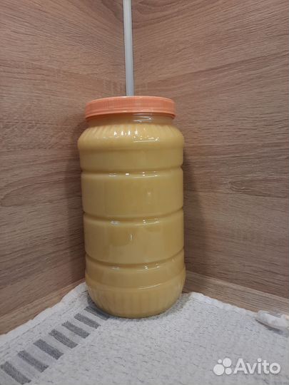 Пластиковые банки с крышкой