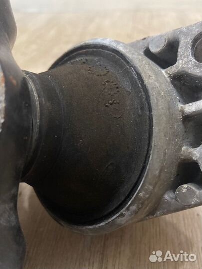 Подушка двигателя правая Ford Fusion CBK 1.4