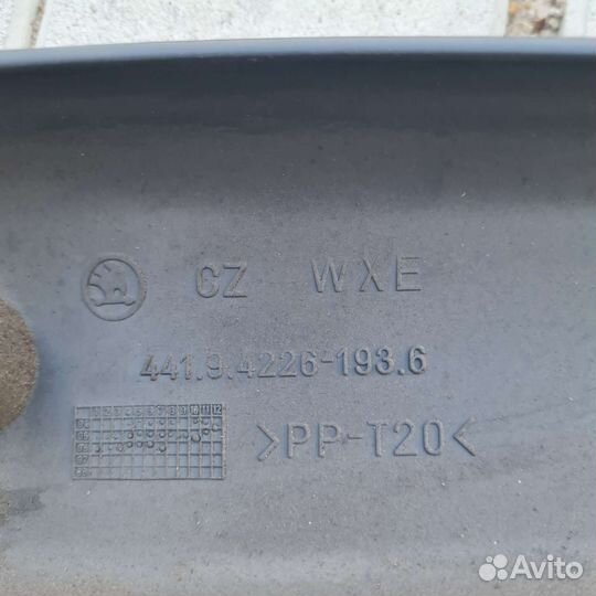 Обшивка средней стойки Skoda Felicia