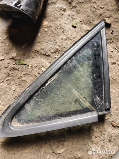 Volkswagen caddy 3 стекло глухое левое