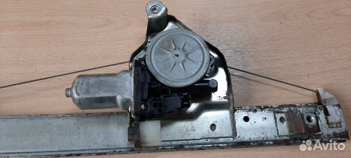 Стеклоподъемник Митцубиси Паджеро 4