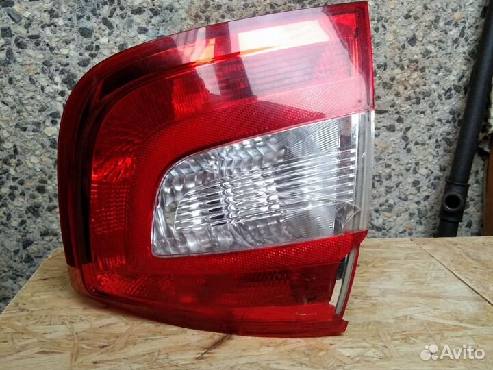 Фонарь задний левый skoda rapid