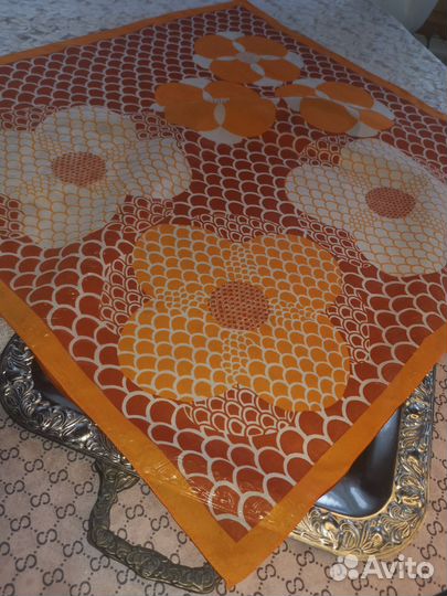 Красивый винтажный платок