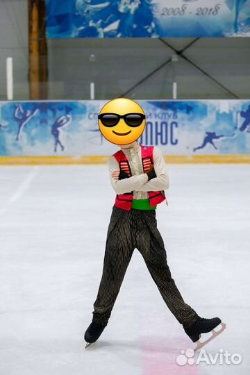 Костюм для выступлений по фигурному катанию