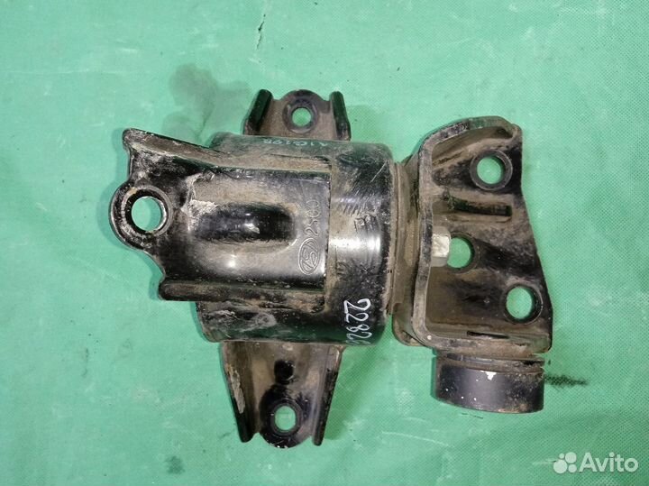 Kia Sportage (SL) III опора двигателя (правый руль