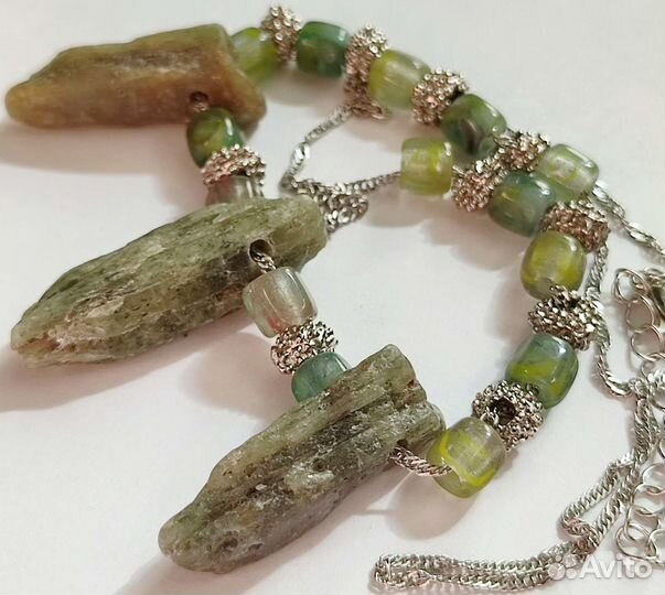 Зелёный Кианит колье