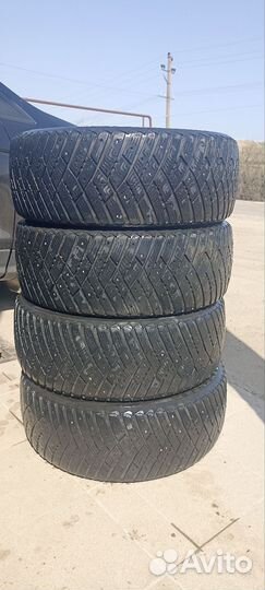 Goodyear Ultra Grip Ice Arctic 2 215/55 R17 94T