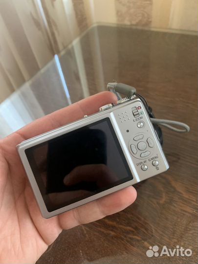 Компактный цифровой фотоаппарат