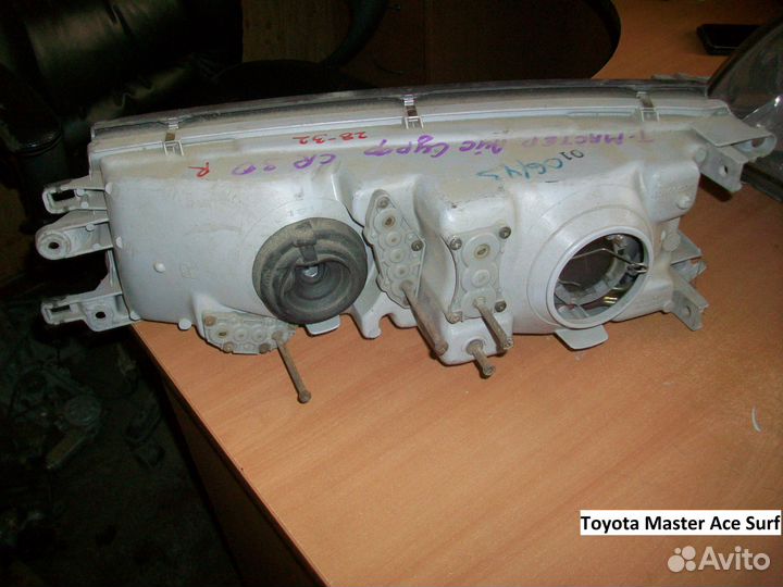 Фара правая на Toyota Master Ace Surf CR30