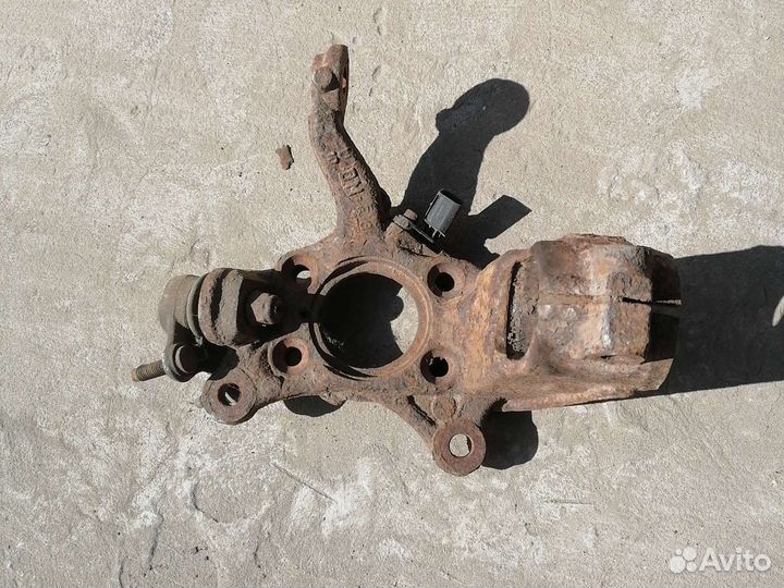 Поворотный кулак левый skoda octavia a5