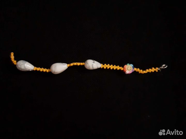 Браслет с необычным дизайном из бисера