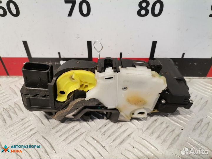 Замок двери задней левой Cadillac SRX 2 2012