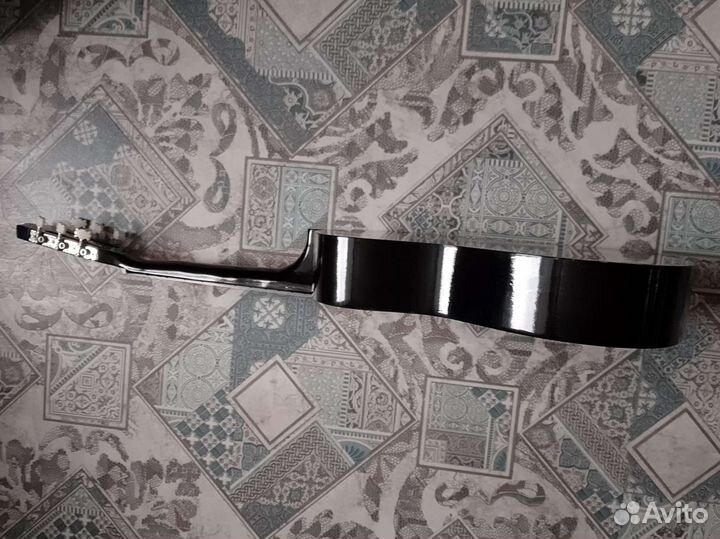 Акустическая гитара