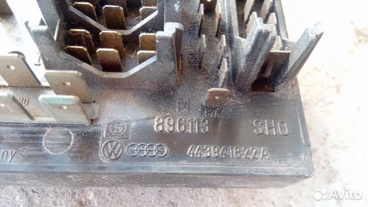 Блок предохранителей vw audi 443941822A