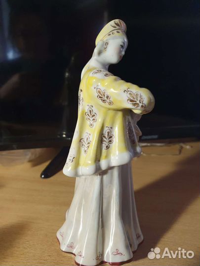 Статуэтка фарфор СССР Дулево. Лебедушка