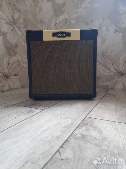 Гитарный комбоусилитель Cort, 15 Вт