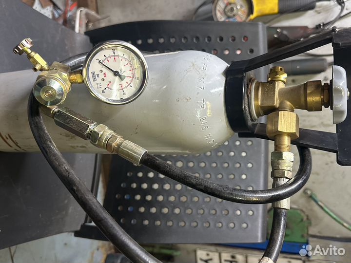 Баллон с азотом для заправки гидромолота