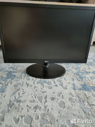 Монитор 21.5 дюйма LG