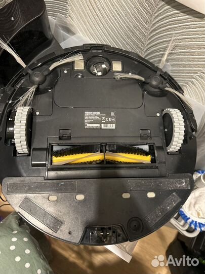 Робот пылесос на запчасти redmond