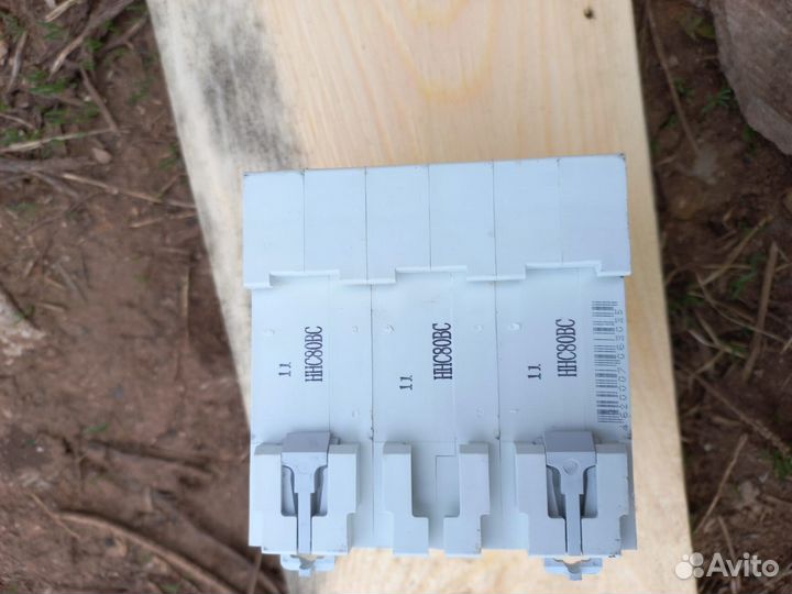 Выключатель автоматический трехполюсный 80А С ва-2