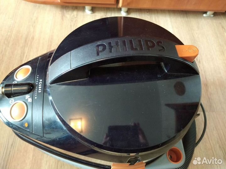 Моющий пылесос Philips FC 6843