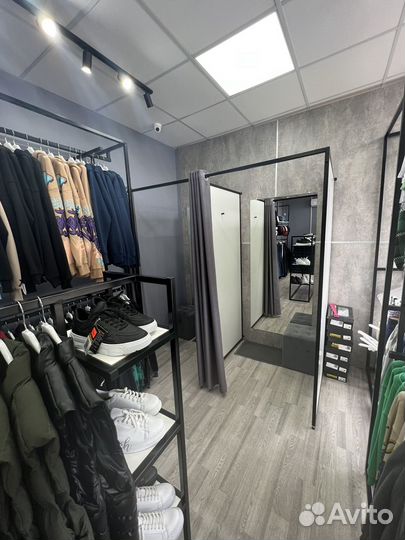 Продаю торговое оборудование под магазин одежды