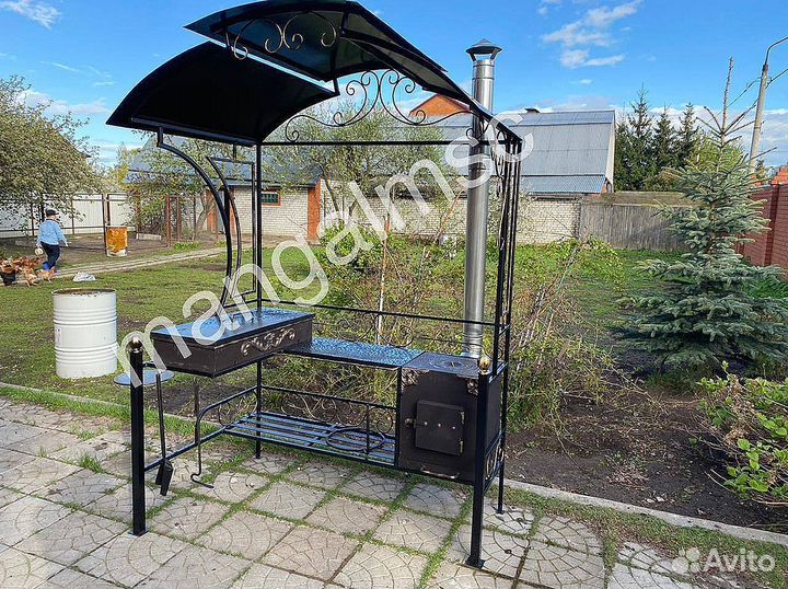 Мангал с крышей