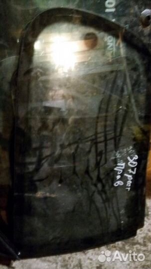 Форточка задняя правая Пежо 307