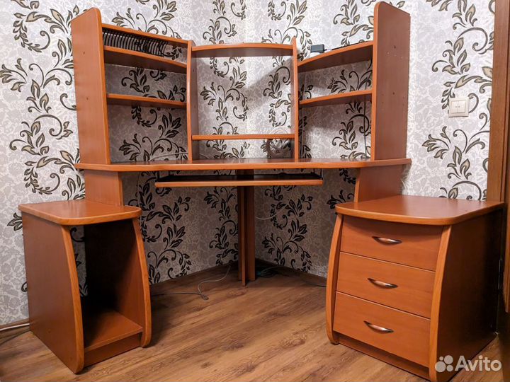 Компьютерный стол бесплатно