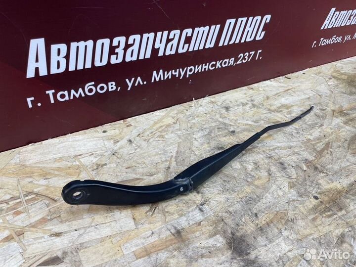 Поводок дворника передний левый Renault Sandero