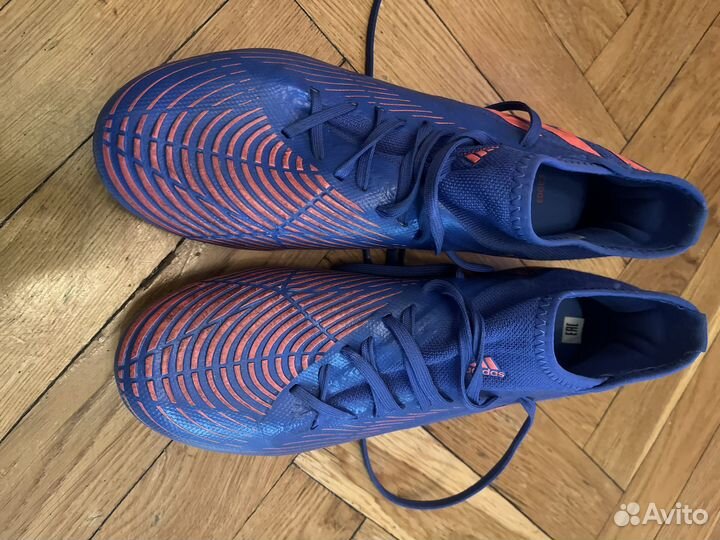 Футбольные бутсы adidas