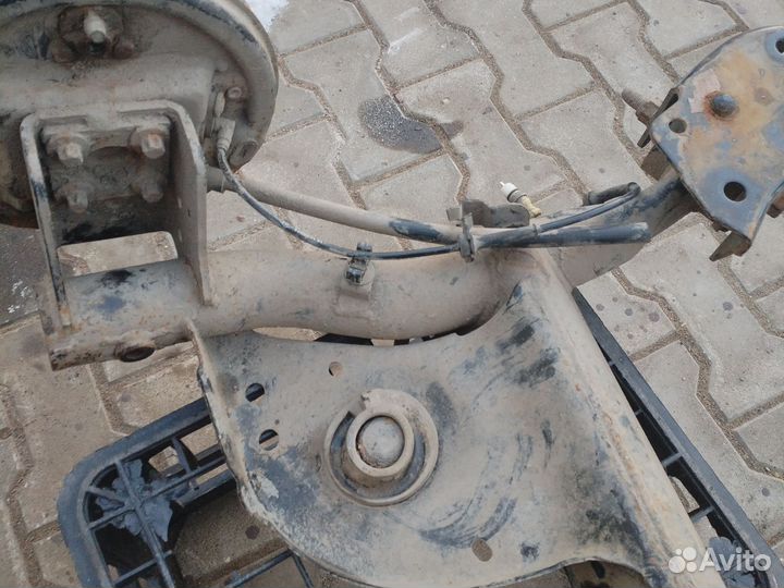 Задняя балка Рено логан