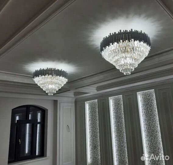 Люстра бра лампы обои двери шторы диваны мебель