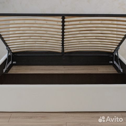 Кровать с матрасом