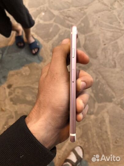 Телефон iPhone 7