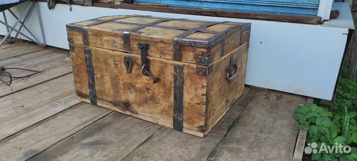 Сундук кованый старинный