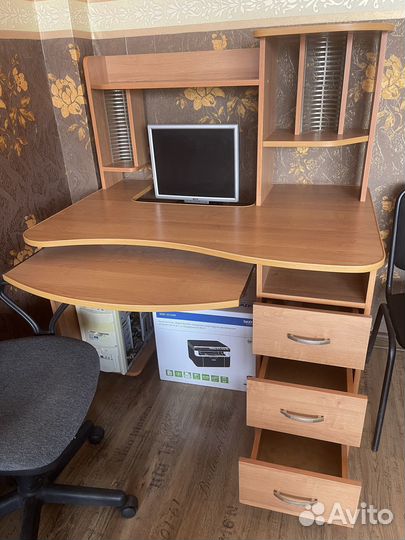 Компьютерный стол