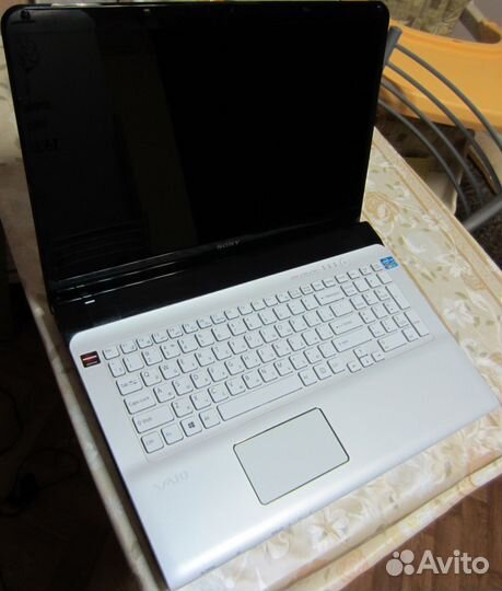 Ноутбук sony vaio 17 дюймов, i3, 6g озу, SSD,HDD