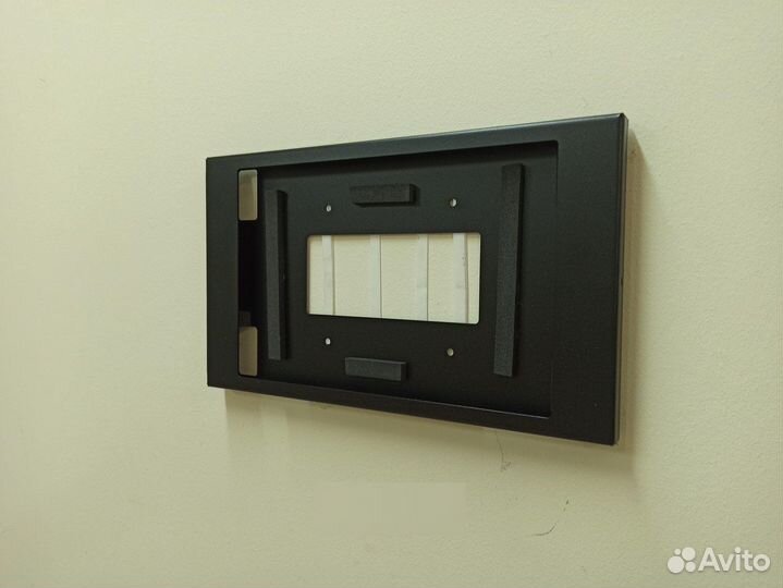 Настенный держатель для iPad 2021