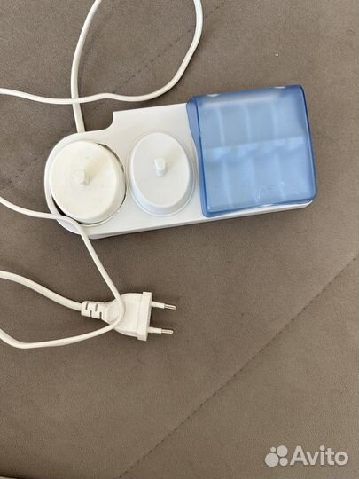 Кейс и зарядное устройство для зубной щетки OralB