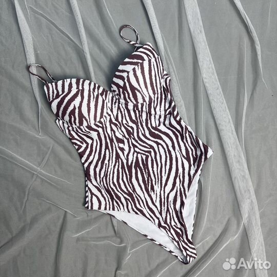 Купальник слитный новый Boohoo S/M 44, чашка В/С