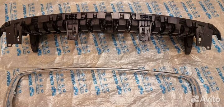 Решетка радиатора Geely Monjaro kx11